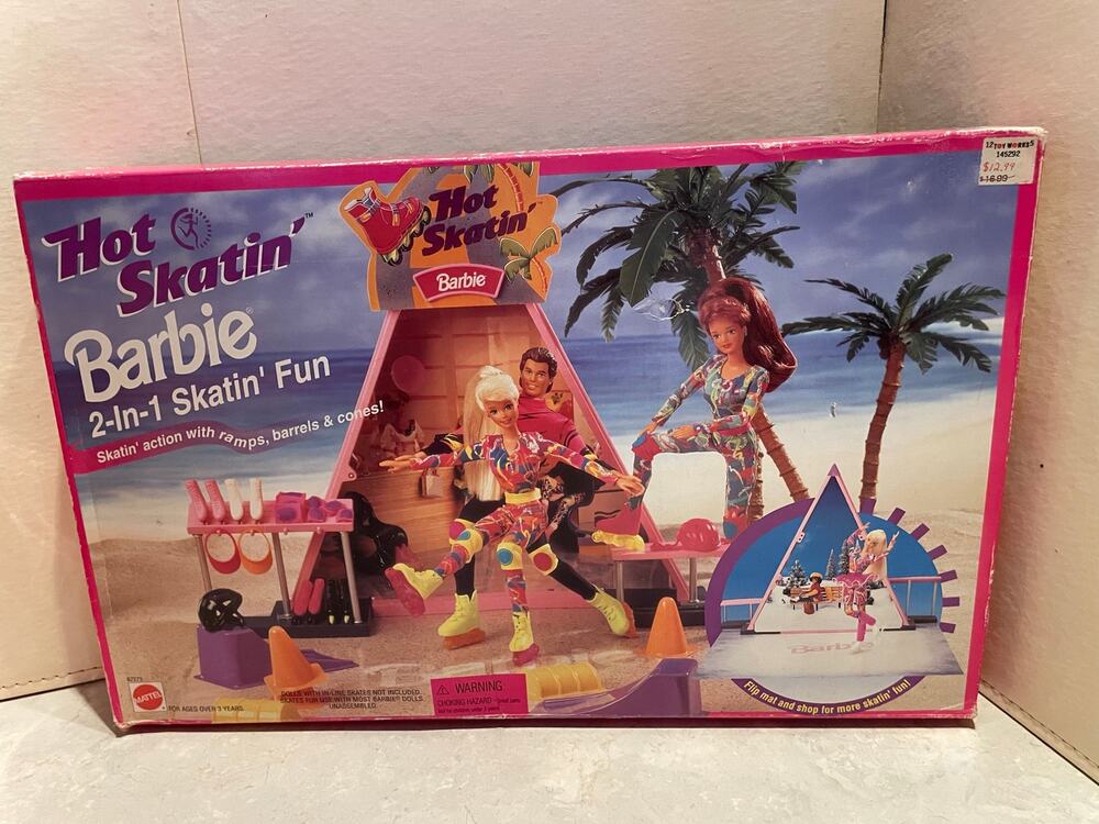 Vintage Barbie hot skating, 2-1 skating fun ramps,barrels, cones 1995 NOS